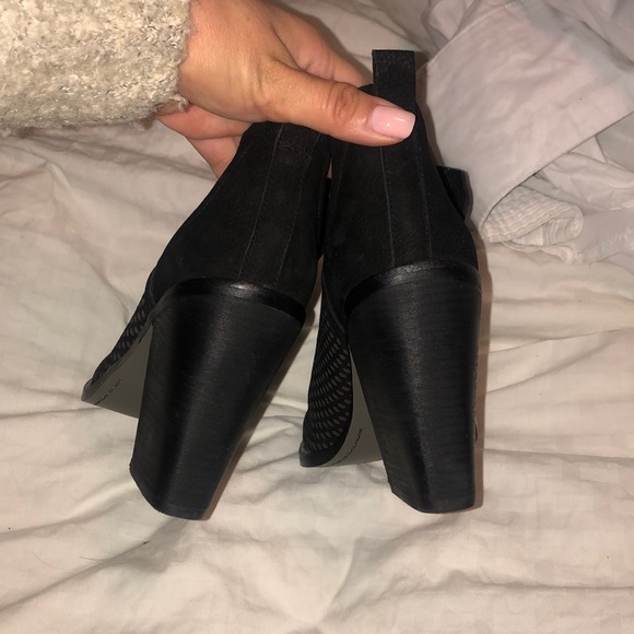 Peep toe Booties - Picture 4 of 8